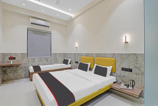 Hotel Gold Palace Inn Surat Exterior photo